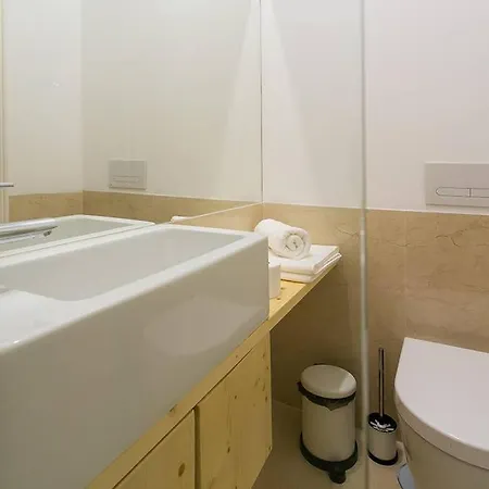 Guestready - Trendy 2-bed Flat W/ Seaview In Lapa * Lisboa