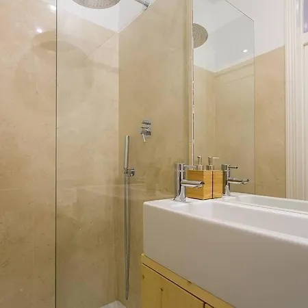 Guestready - Trendy 2-bed Flat W/ Seaview In Lapa * Lisboa